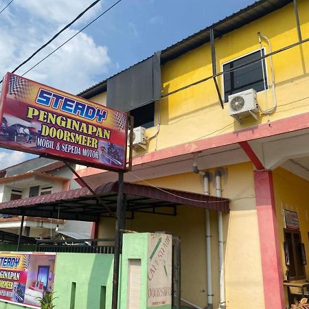 Penginapan Steady Mitra Reddoorz Pematangsiantar Extérieur photo